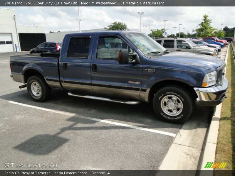 Medium Wedgewood Blue Metallic / Medium Flint 2004 Ford F250 Super Duty XLT Crew Cab