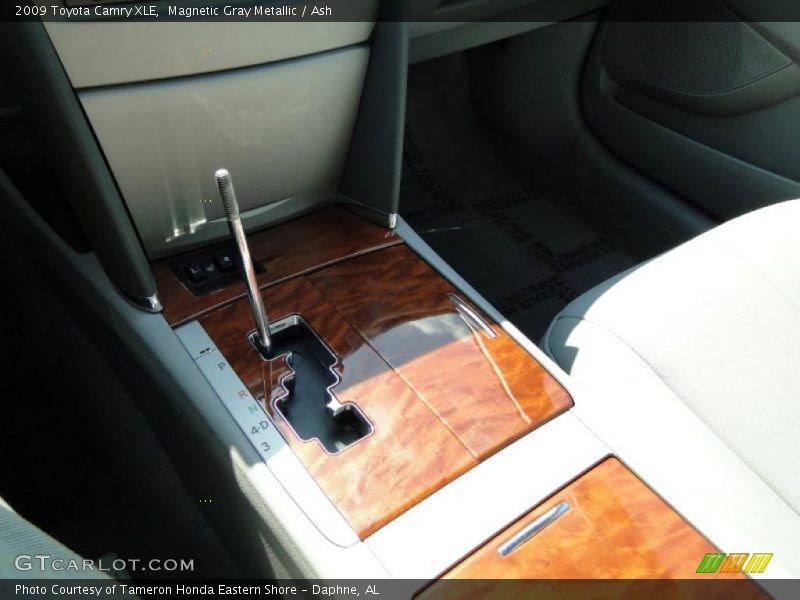 Magnetic Gray Metallic / Ash 2009 Toyota Camry XLE