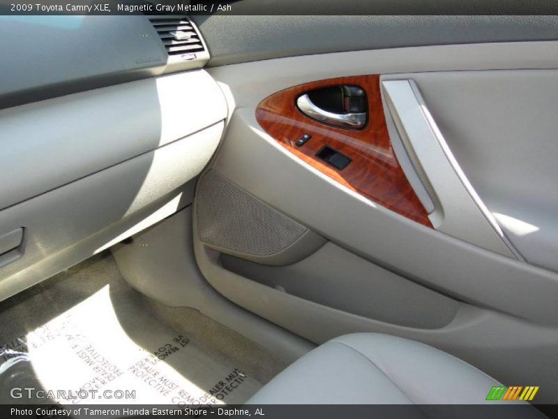 Magnetic Gray Metallic / Ash 2009 Toyota Camry XLE