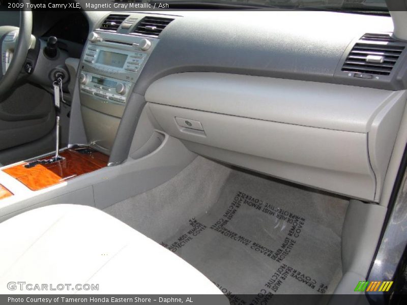 Magnetic Gray Metallic / Ash 2009 Toyota Camry XLE