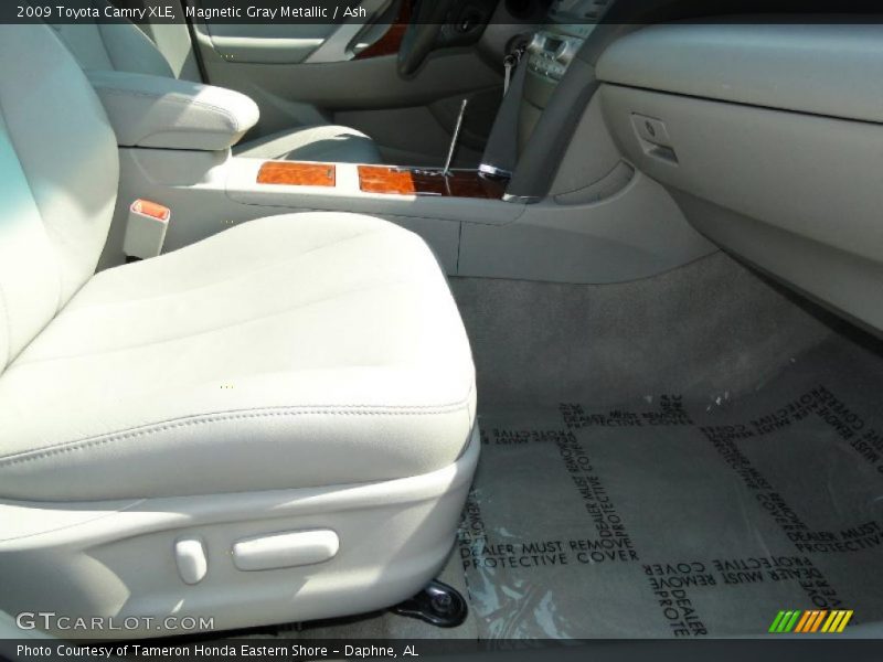 Magnetic Gray Metallic / Ash 2009 Toyota Camry XLE