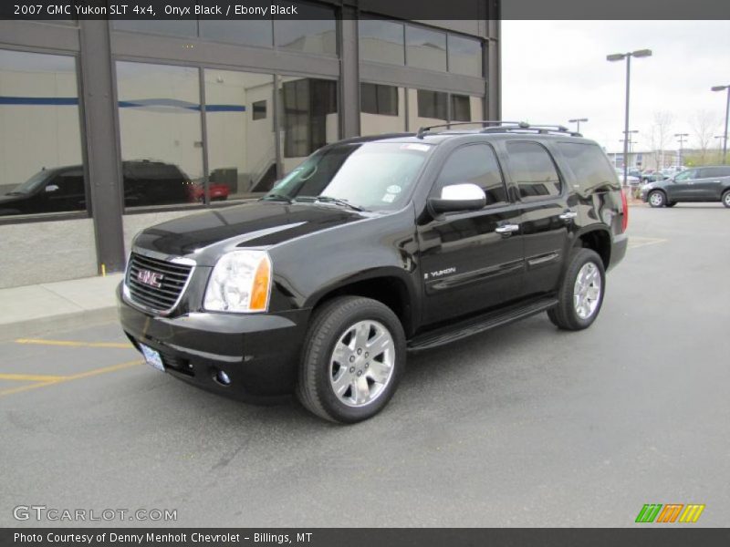 Front 3/4 View of 2007 Yukon SLT 4x4