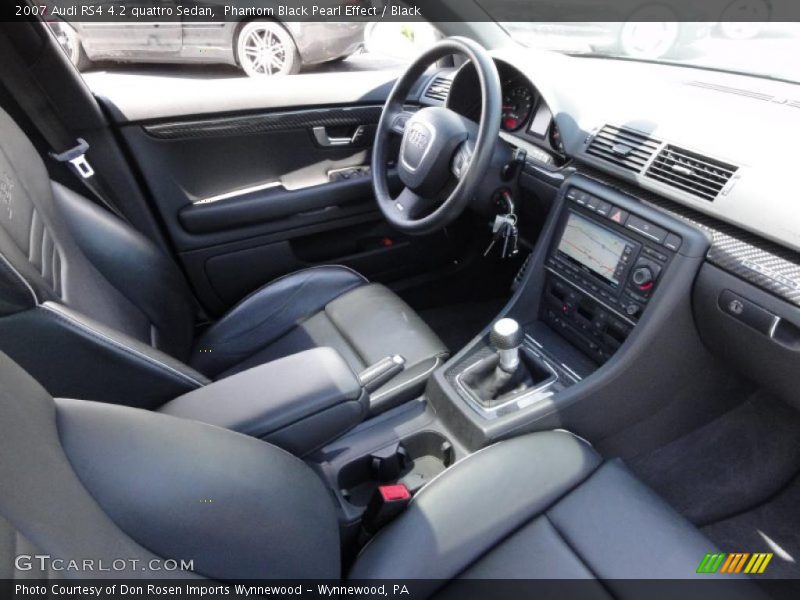Dashboard of 2007 RS4 4.2 quattro Sedan