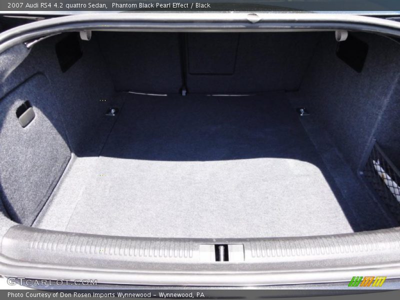  2007 RS4 4.2 quattro Sedan Trunk