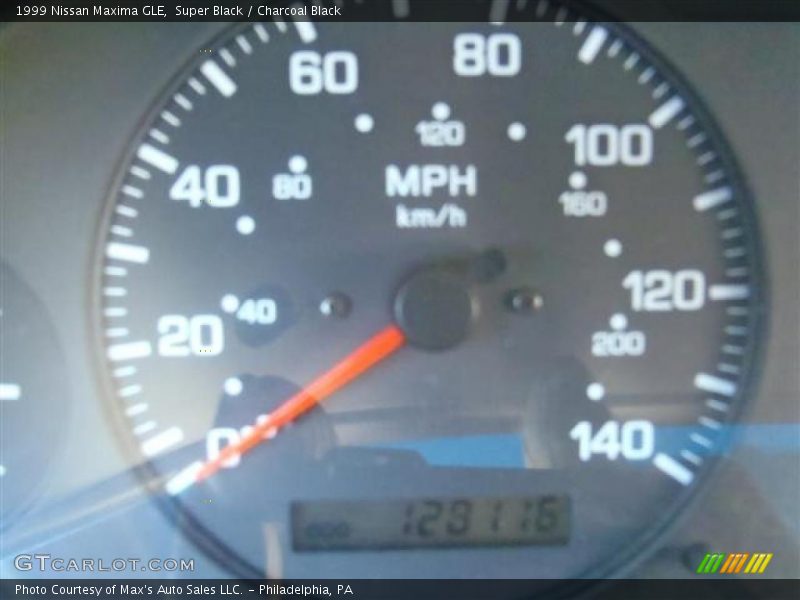 Super Black / Charcoal Black 1999 Nissan Maxima GLE