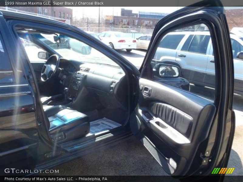 Super Black / Charcoal Black 1999 Nissan Maxima GLE