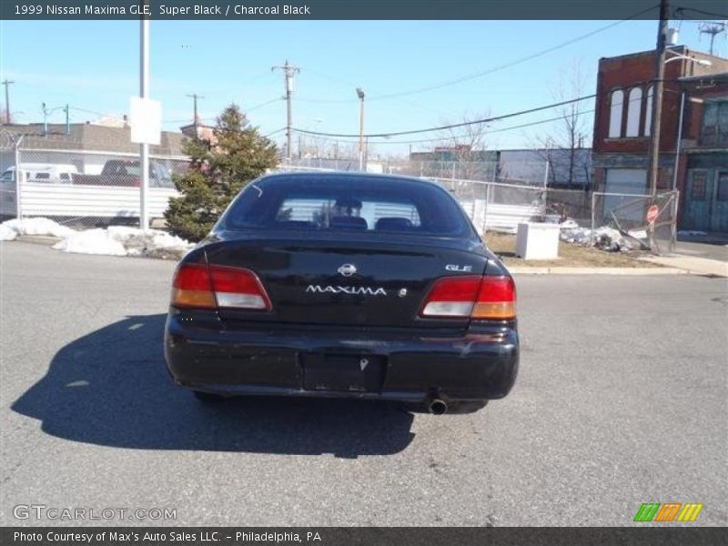 Super Black / Charcoal Black 1999 Nissan Maxima GLE