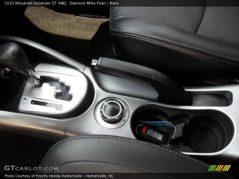 Diamond White Pearl / Black 2010 Mitsubishi Outlander GT 4WD
