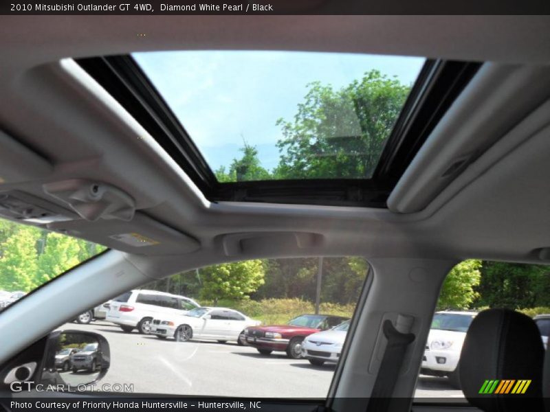 Diamond White Pearl / Black 2010 Mitsubishi Outlander GT 4WD