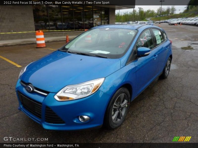 Front 3/4 View of 2012 Focus SE Sport 5-Door