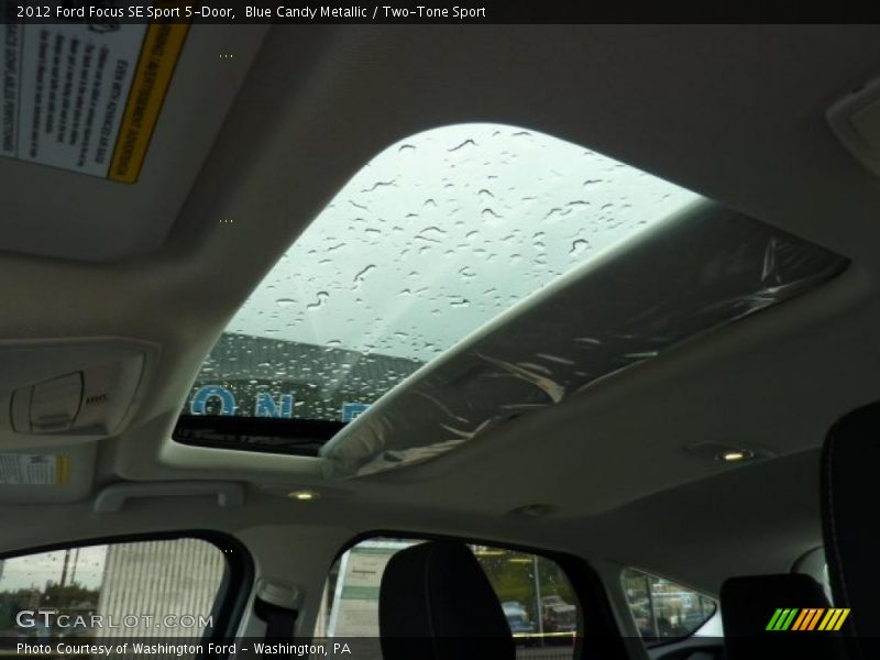 Blue Candy Metallic / Two-Tone Sport 2012 Ford Focus SE Sport 5-Door