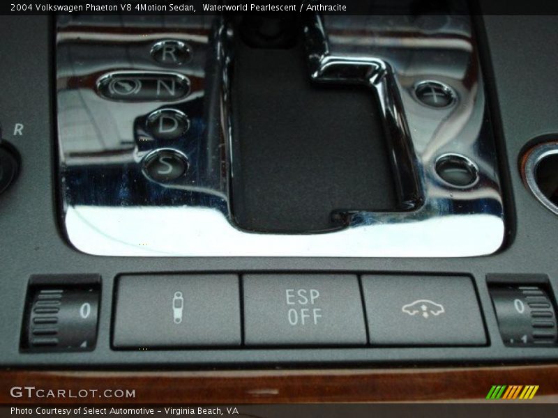 Waterworld Pearlescent / Anthracite 2004 Volkswagen Phaeton V8 4Motion Sedan