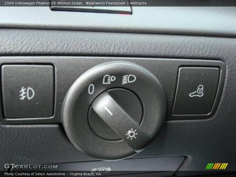 Controls of 2004 Phaeton V8 4Motion Sedan