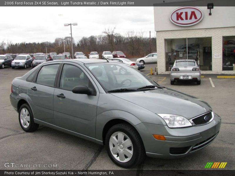 Light Tundra Metallic / Dark Flint/Light Flint 2006 Ford Focus ZX4 SE Sedan