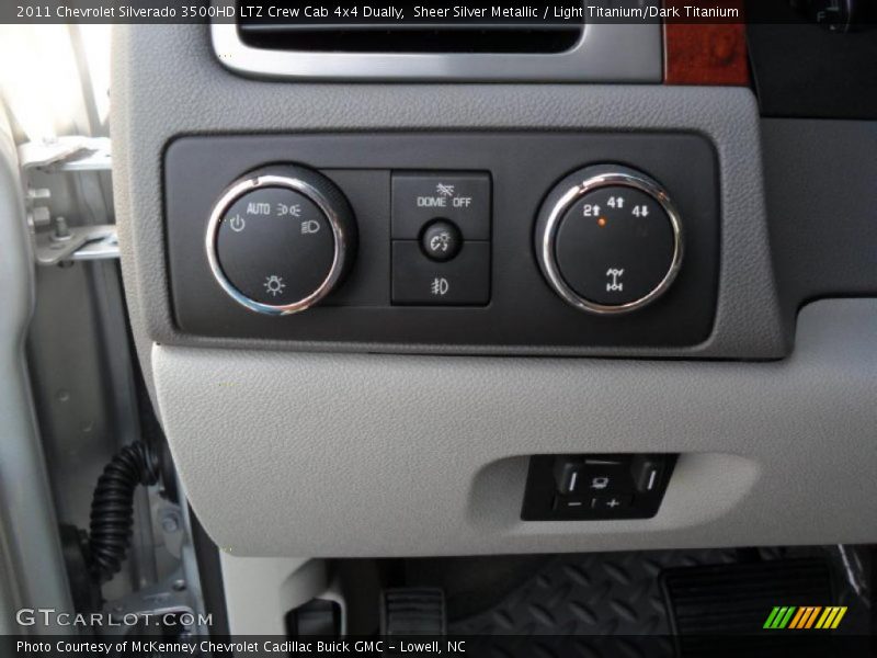 Controls of 2011 Silverado 3500HD LTZ Crew Cab 4x4 Dually