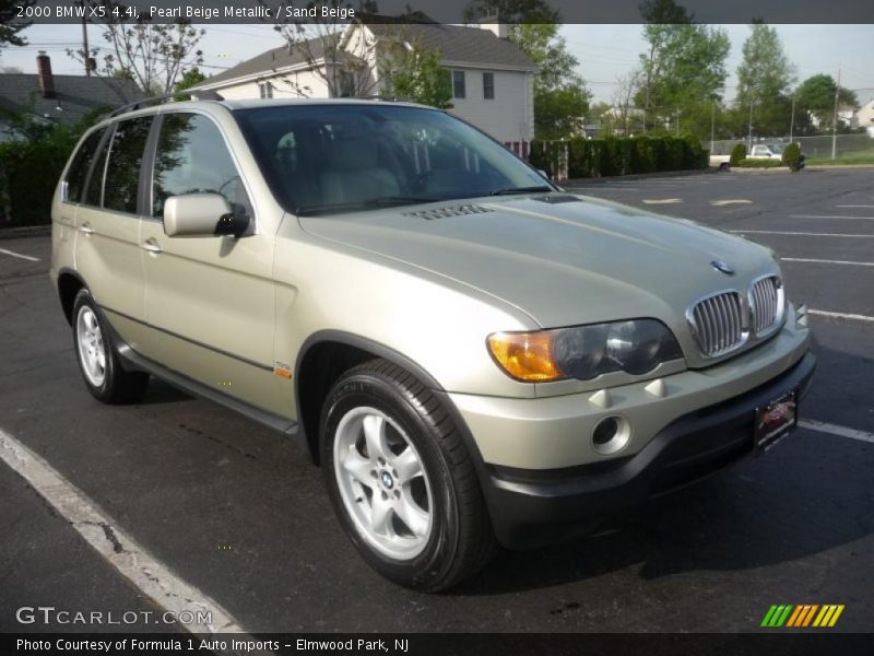 Front 3/4 View of 2000 X5 4.4i