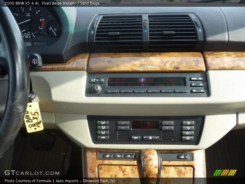 Pearl Beige Metallic / Sand Beige 2000 BMW X5 4.4i