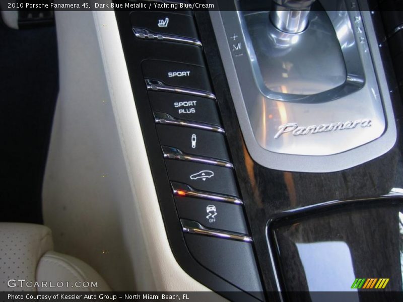 Controls of 2010 Panamera 4S