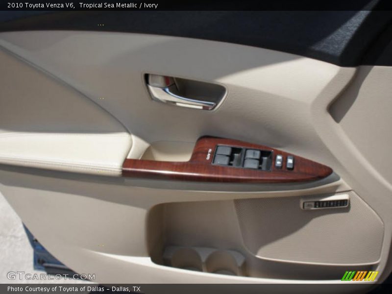 Door Panel of 2010 Venza V6