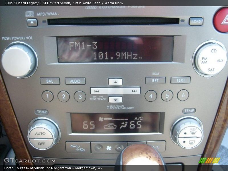 Controls of 2009 Legacy 2.5i Limited Sedan