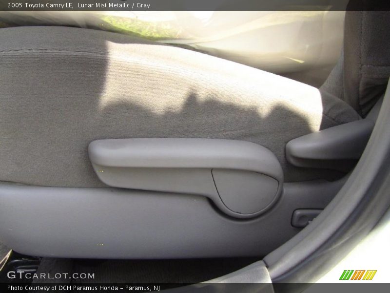 Lunar Mist Metallic / Gray 2005 Toyota Camry LE
