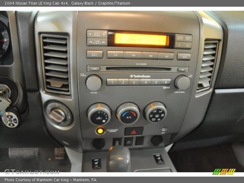 Galaxy Black / Graphite/Titanium 2004 Nissan Titan LE King Cab 4x4