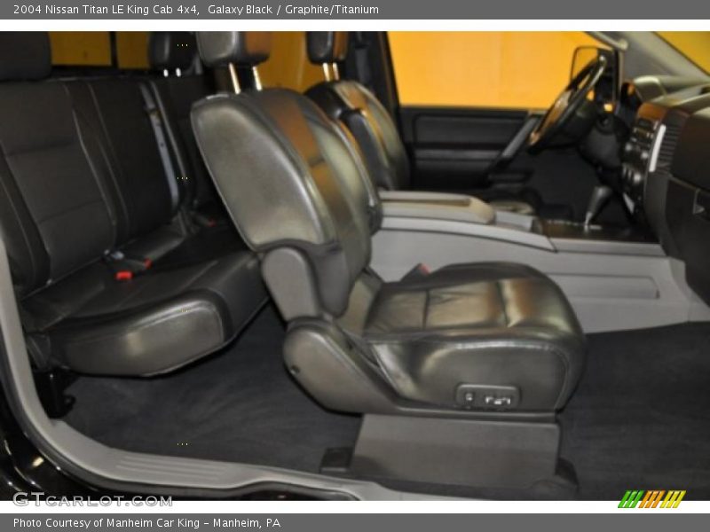 Galaxy Black / Graphite/Titanium 2004 Nissan Titan LE King Cab 4x4