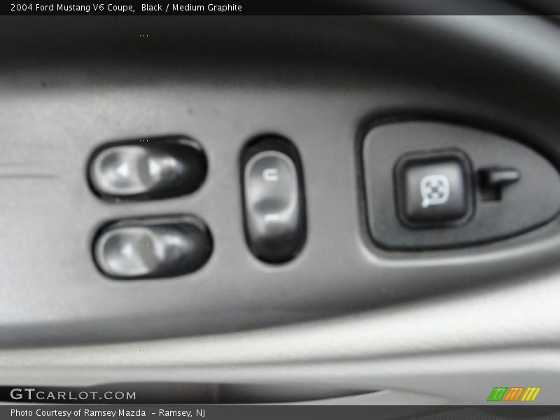 Black / Medium Graphite 2004 Ford Mustang V6 Coupe