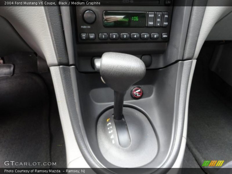 Black / Medium Graphite 2004 Ford Mustang V6 Coupe