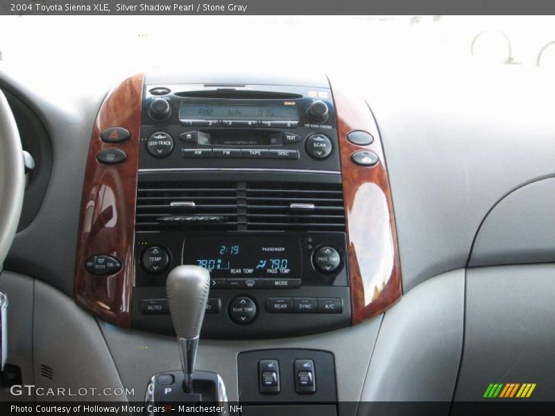 Silver Shadow Pearl / Stone Gray 2004 Toyota Sienna XLE