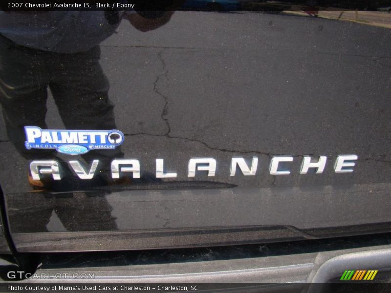 Black / Ebony 2007 Chevrolet Avalanche LS