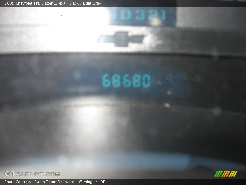 Black / Light Gray 2005 Chevrolet TrailBlazer LS 4x4