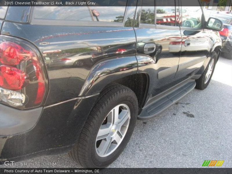 Black / Light Gray 2005 Chevrolet TrailBlazer LS 4x4