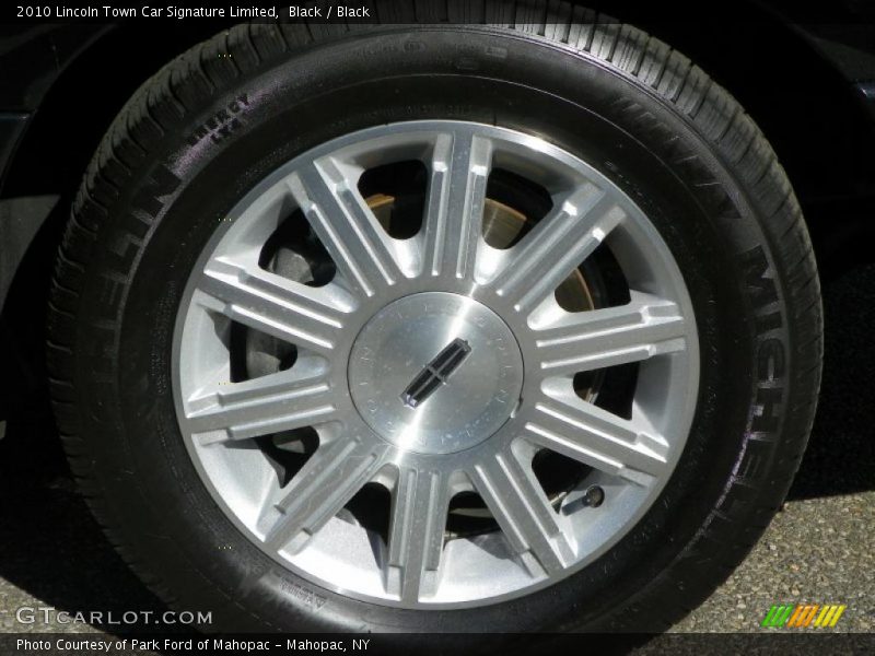  2010 Town Car Signature Limited Wheel