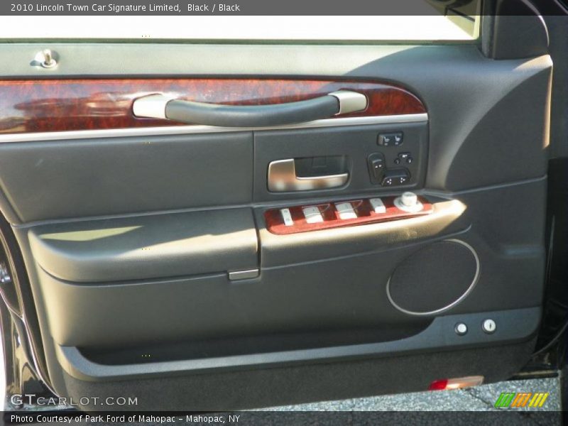 Door Panel of 2010 Town Car Signature Limited