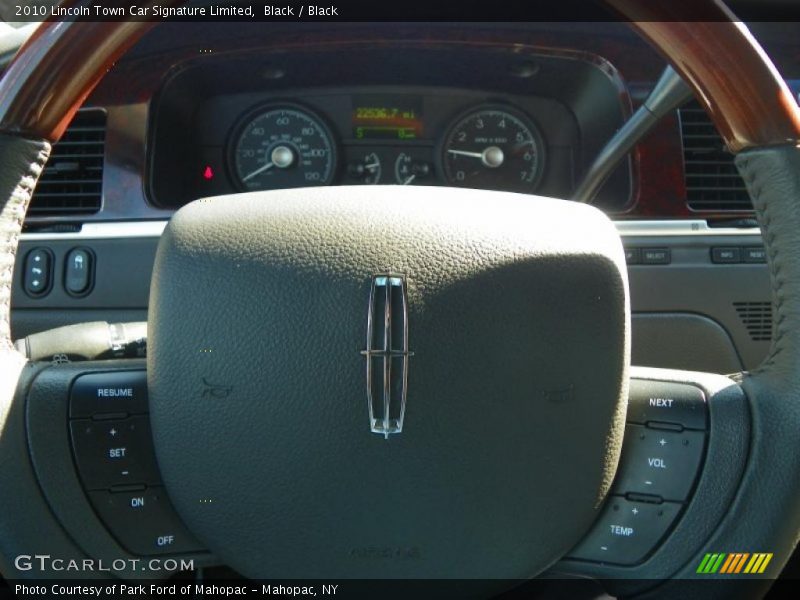 Black / Black 2010 Lincoln Town Car Signature Limited