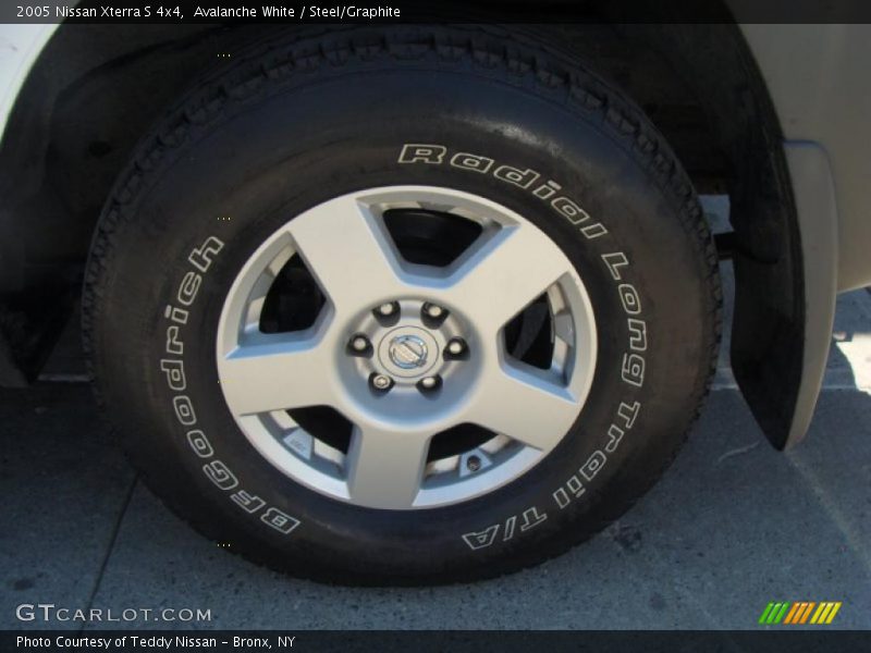 Avalanche White / Steel/Graphite 2005 Nissan Xterra S 4x4