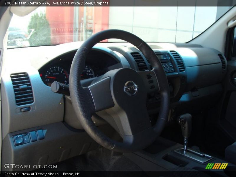 Avalanche White / Steel/Graphite 2005 Nissan Xterra S 4x4