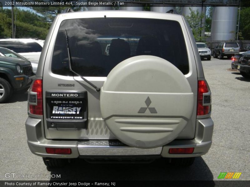 Sudan Beige Metallic / Tan 2002 Mitsubishi Montero Limited 4x4