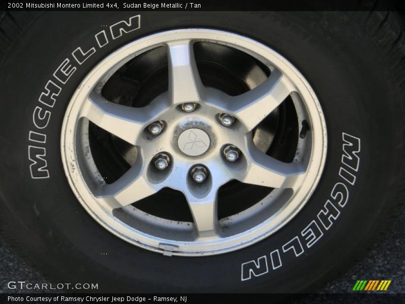 Sudan Beige Metallic / Tan 2002 Mitsubishi Montero Limited 4x4