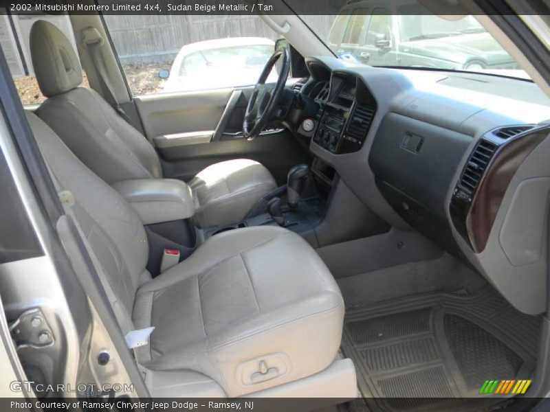 Sudan Beige Metallic / Tan 2002 Mitsubishi Montero Limited 4x4