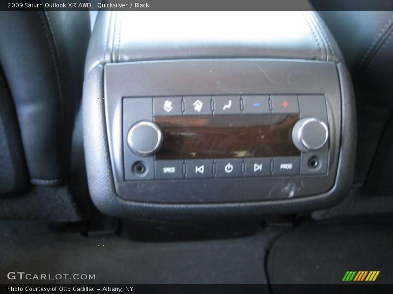 Quicksilver / Black 2009 Saturn Outlook XR AWD
