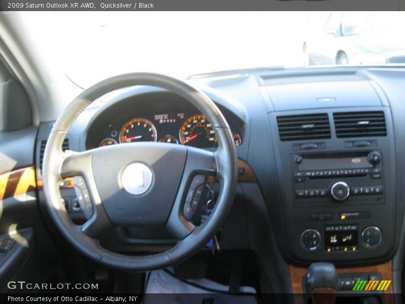 Dashboard of 2009 Outlook XR AWD