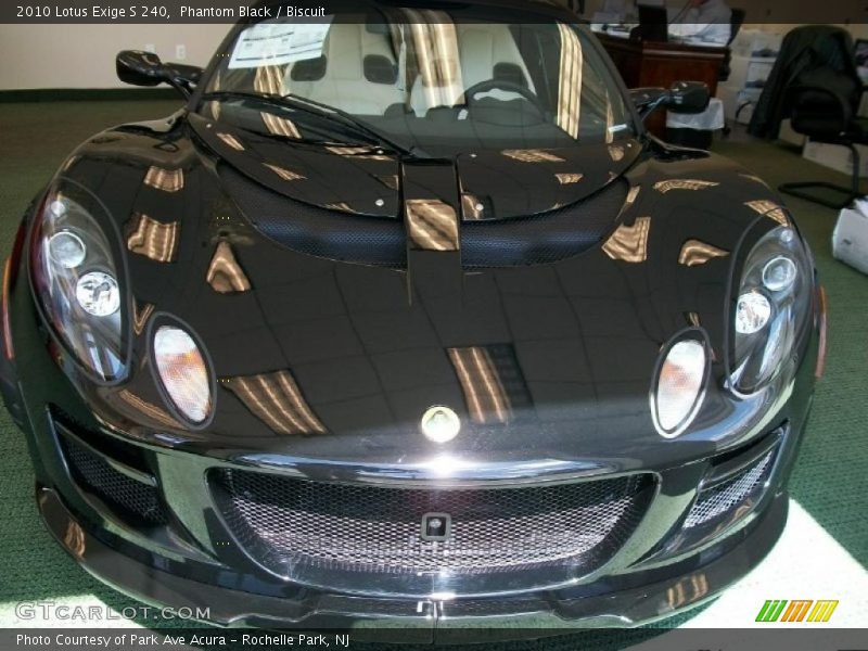 Phantom Black / Biscuit 2010 Lotus Exige S 240