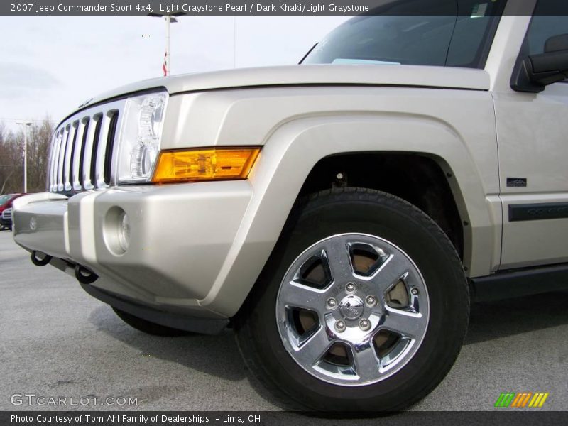 Light Graystone Pearl / Dark Khaki/Light Graystone 2007 Jeep Commander Sport 4x4