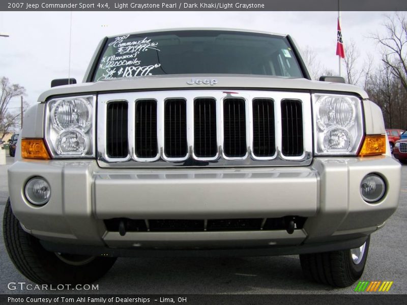 Light Graystone Pearl / Dark Khaki/Light Graystone 2007 Jeep Commander Sport 4x4