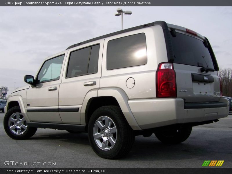 Light Graystone Pearl / Dark Khaki/Light Graystone 2007 Jeep Commander Sport 4x4
