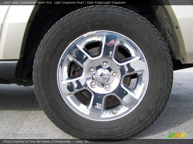 Light Graystone Pearl / Dark Khaki/Light Graystone 2007 Jeep Commander Sport 4x4