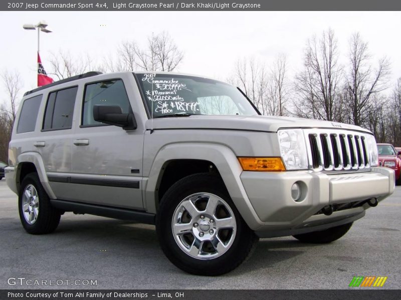 Light Graystone Pearl / Dark Khaki/Light Graystone 2007 Jeep Commander Sport 4x4
