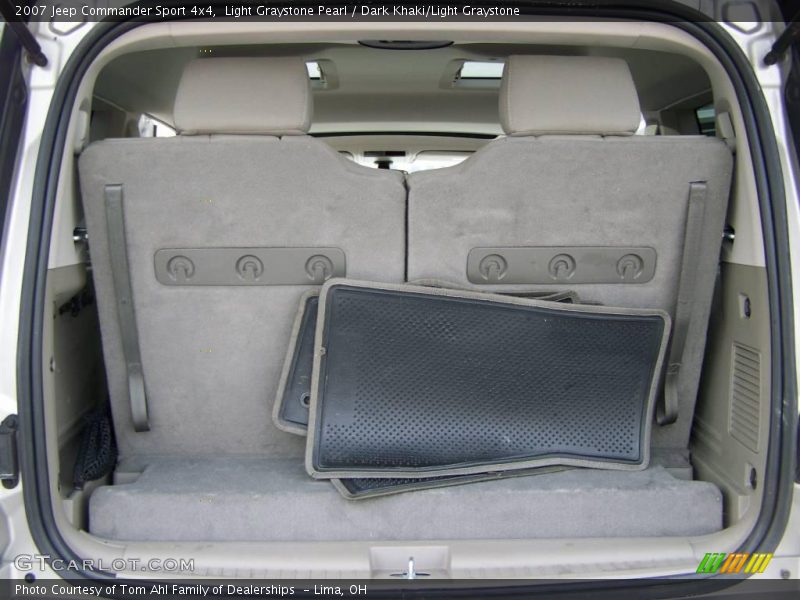 Light Graystone Pearl / Dark Khaki/Light Graystone 2007 Jeep Commander Sport 4x4